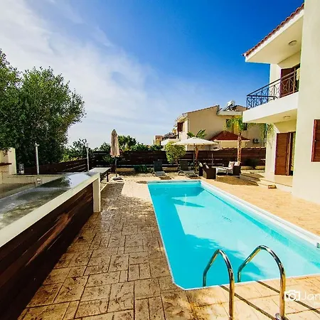 Luxury Family Detached House * Πάφος