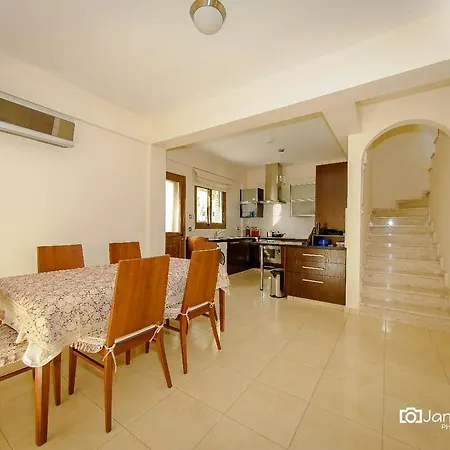 Luxury Family Detached House Villa *