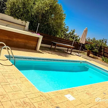 Luxury Family Detached House Βίλα Πάφος